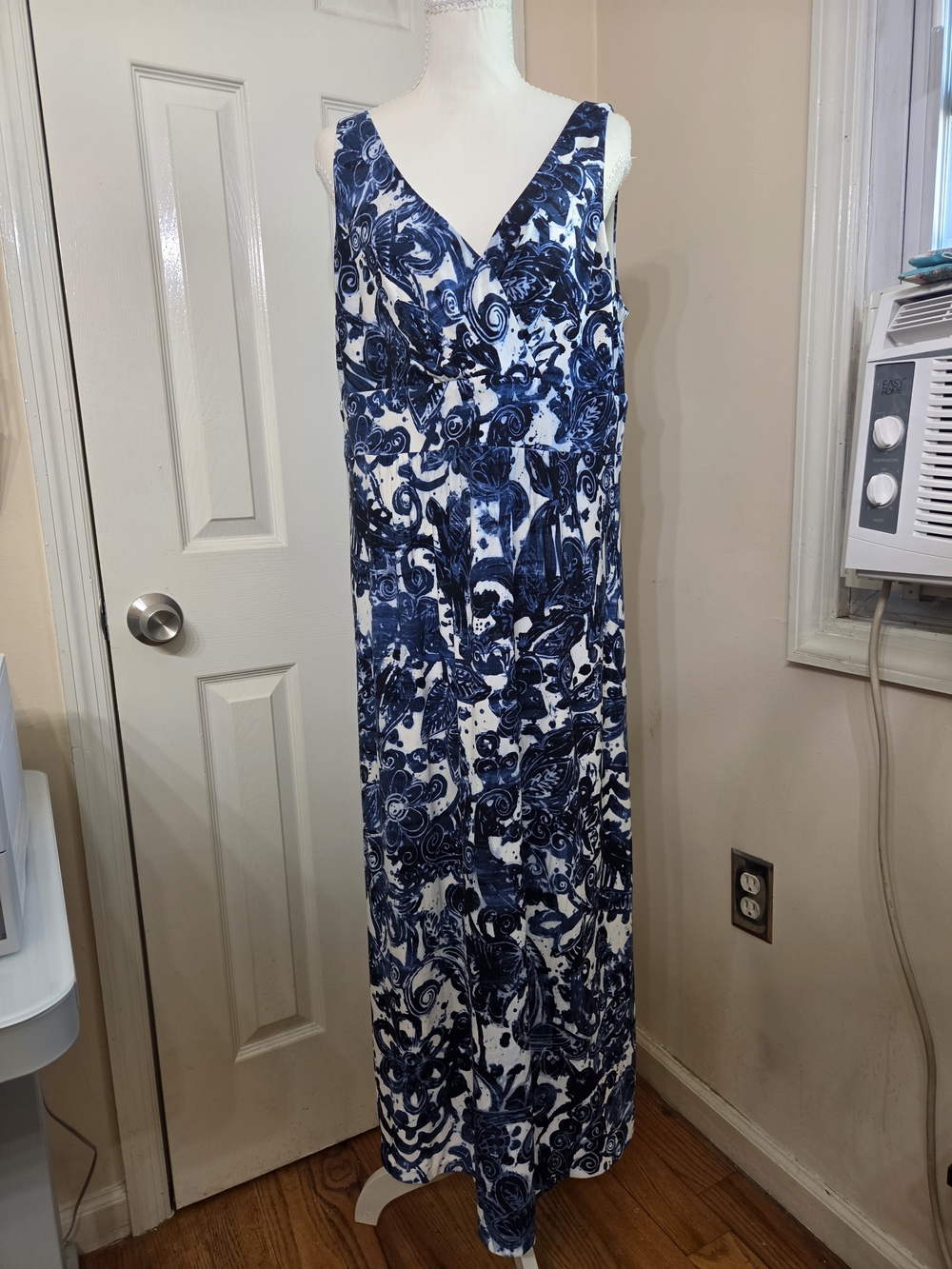 Chaps XL Navy and White Sleeveless V-Neck Maxi Dress